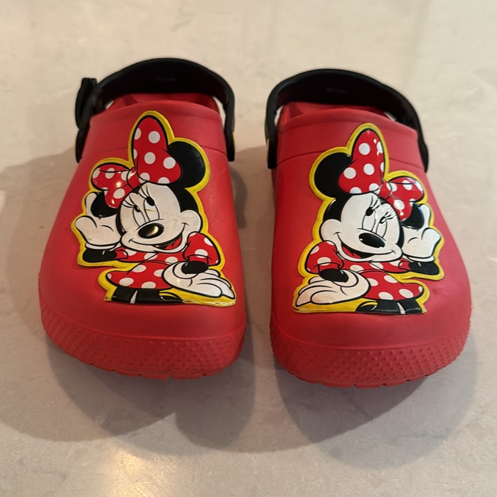 CROCS Disney Minnie Red Classic Clog Size 3 Kids